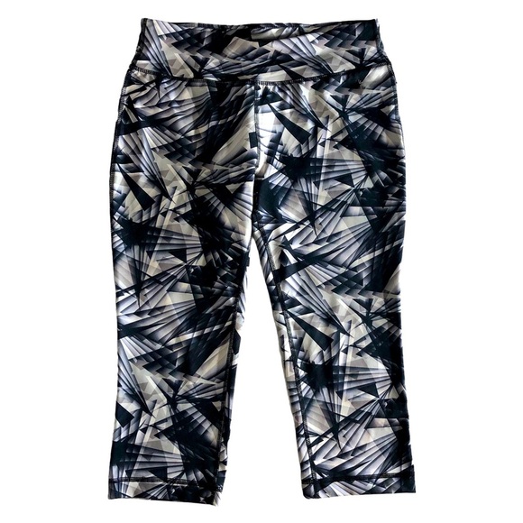 Crop Capri Workout Leggings Black White Graffiti Abstract Yoga Running Gym Small - Picture 1 of 11